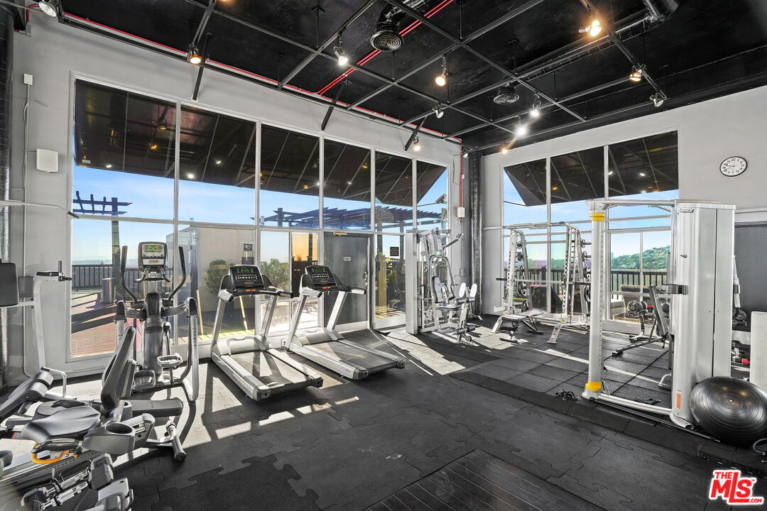 7250 Franklin Ave Unit: 1203