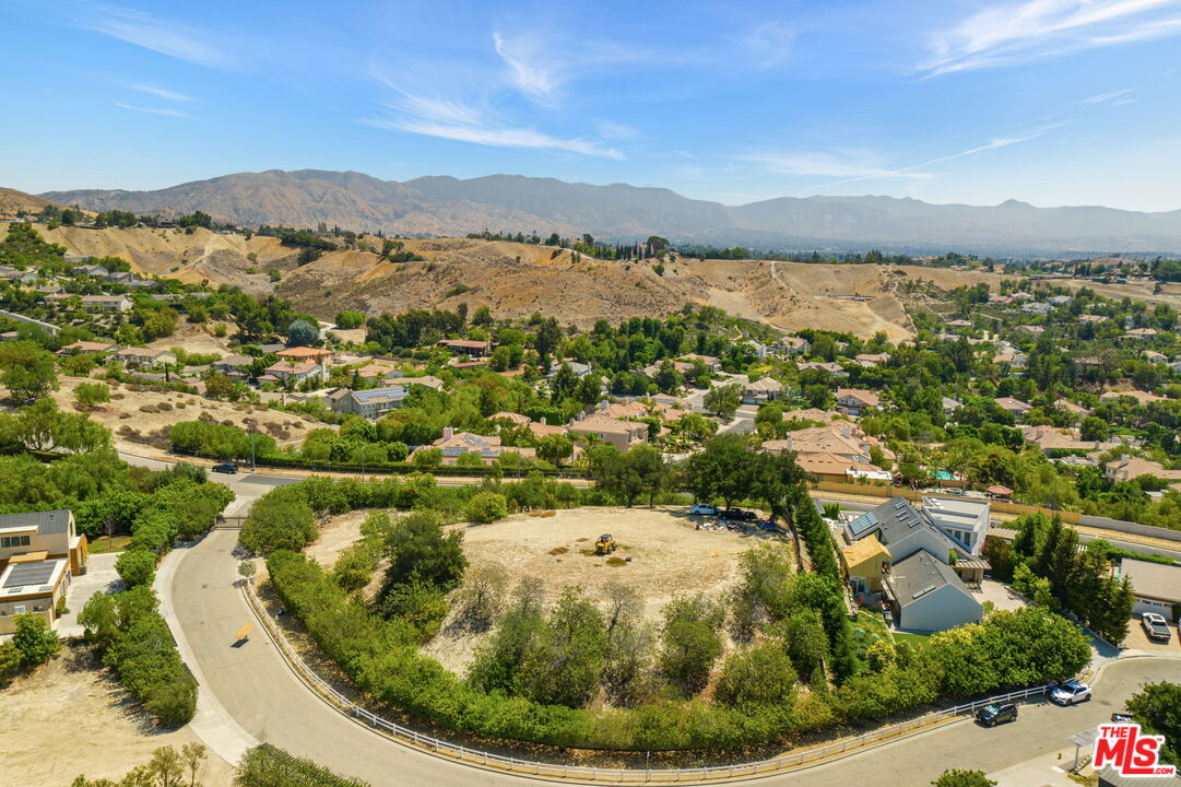 18160 Knoll Hill