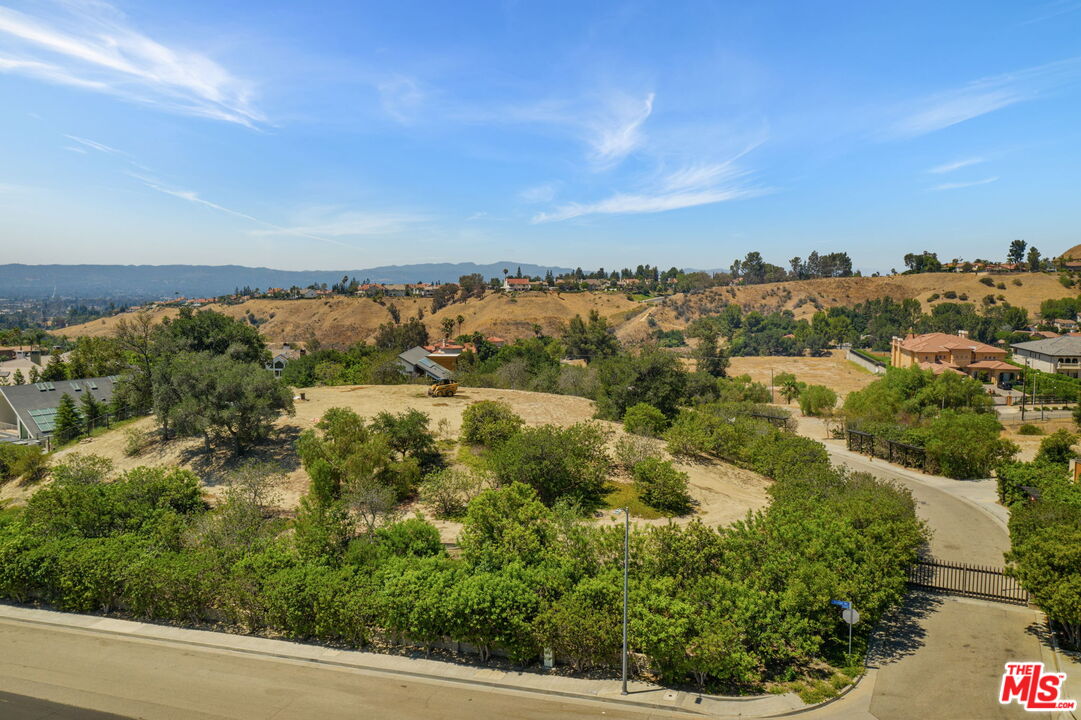 18160 Knoll Hill