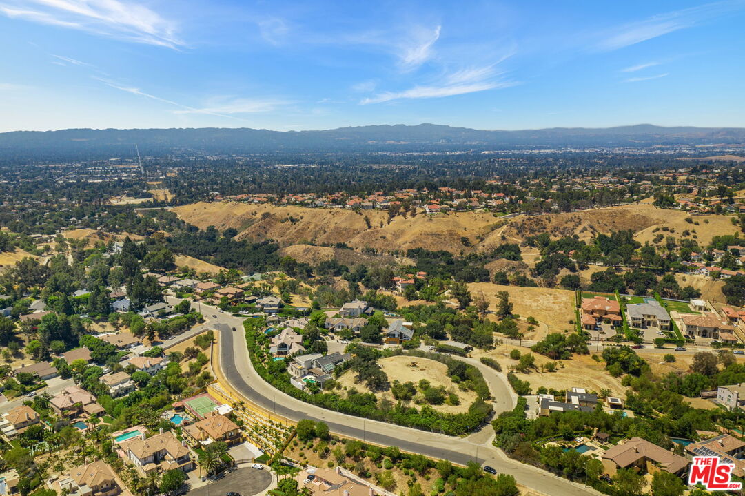 18160 Knoll Hill
