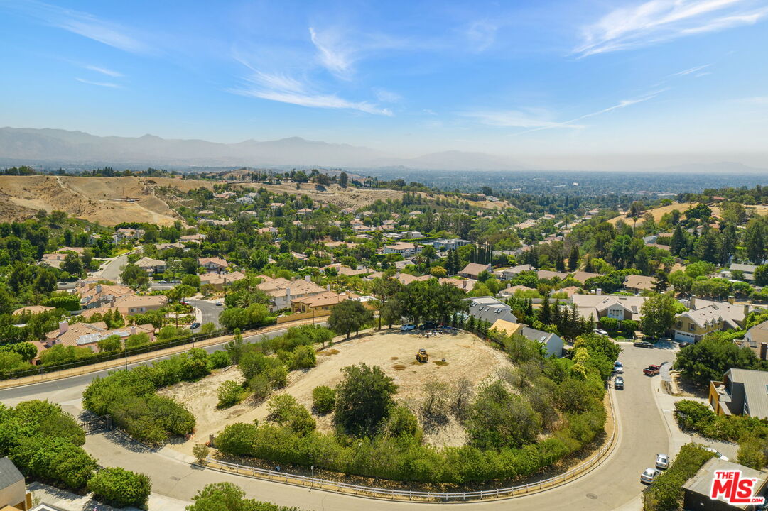18160 Knoll Hill