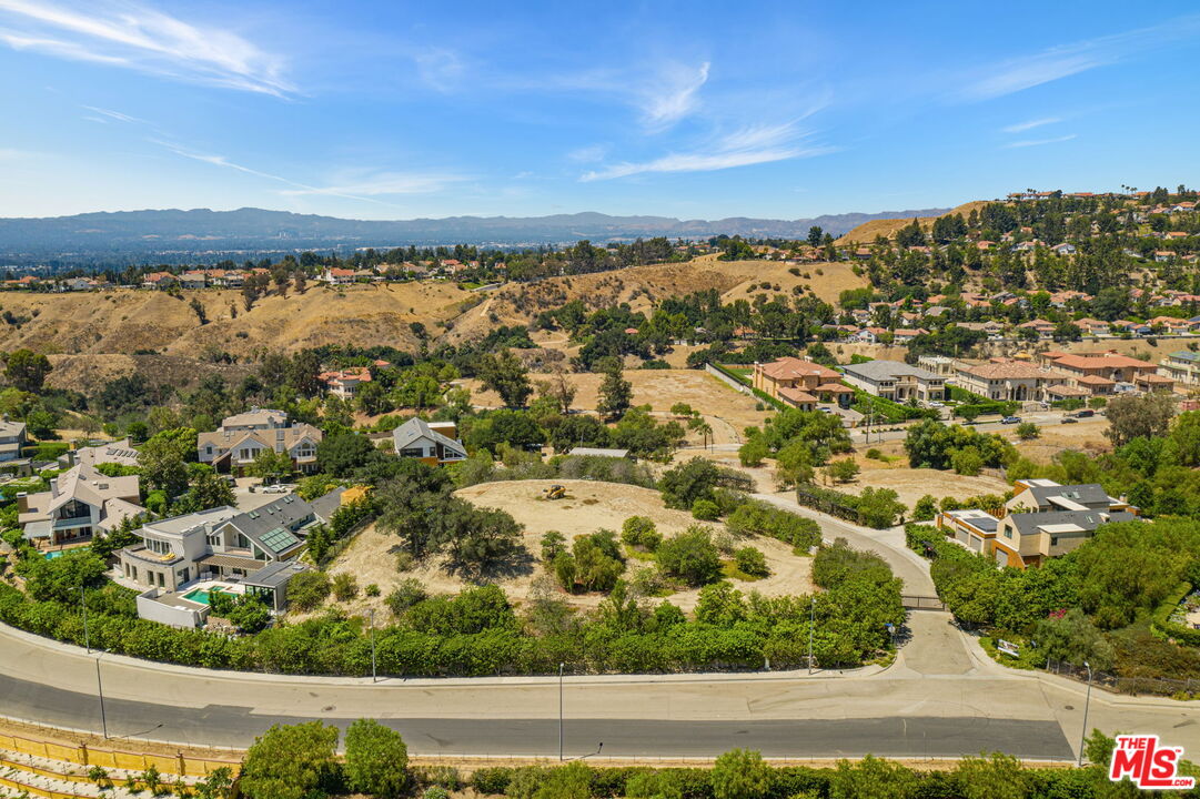 18160 Knoll Hill