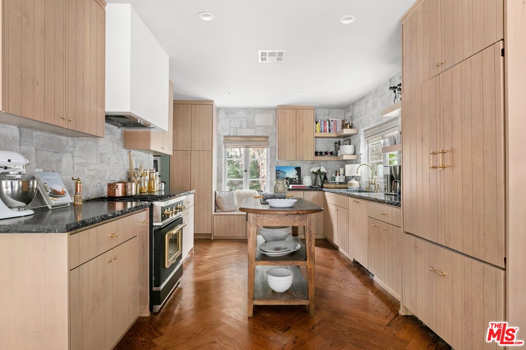 8632 Wonderland Ave, Hollywood Hills