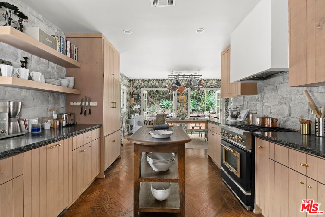 8632 Wonderland Ave, Hollywood Hills