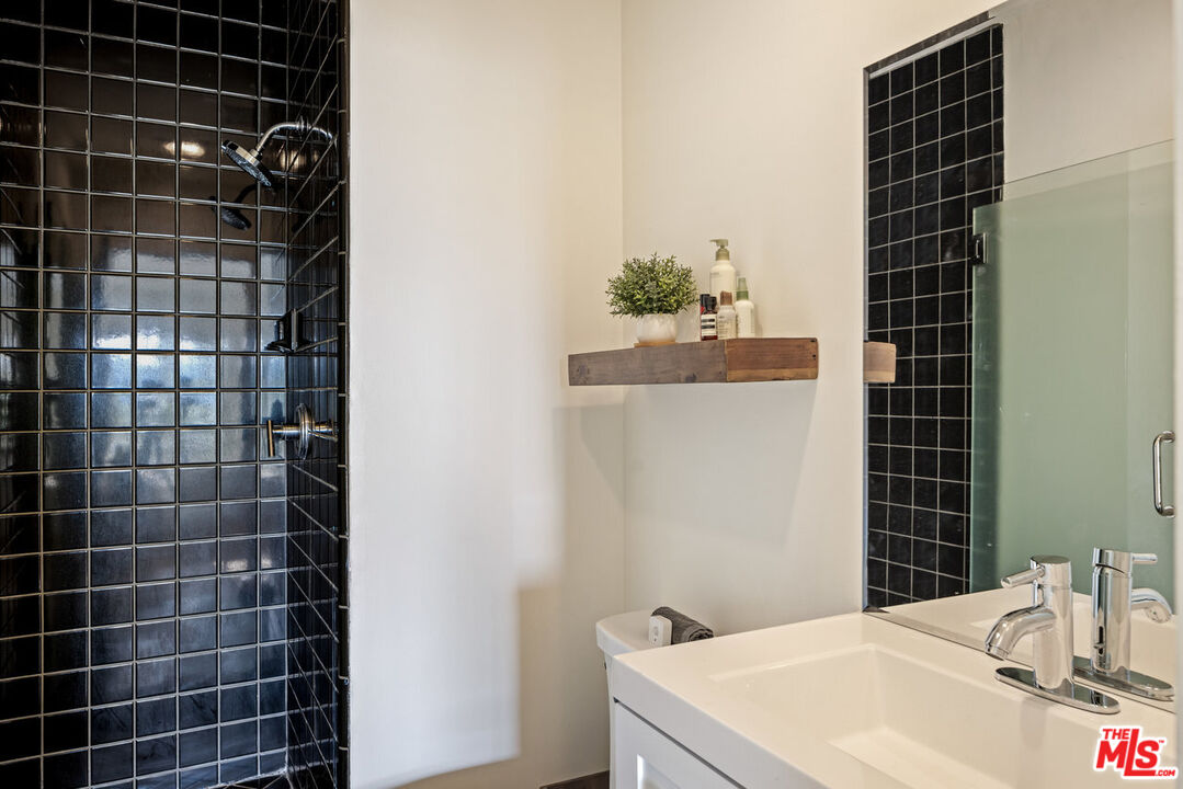 1401 Camden Ave Unit: 5