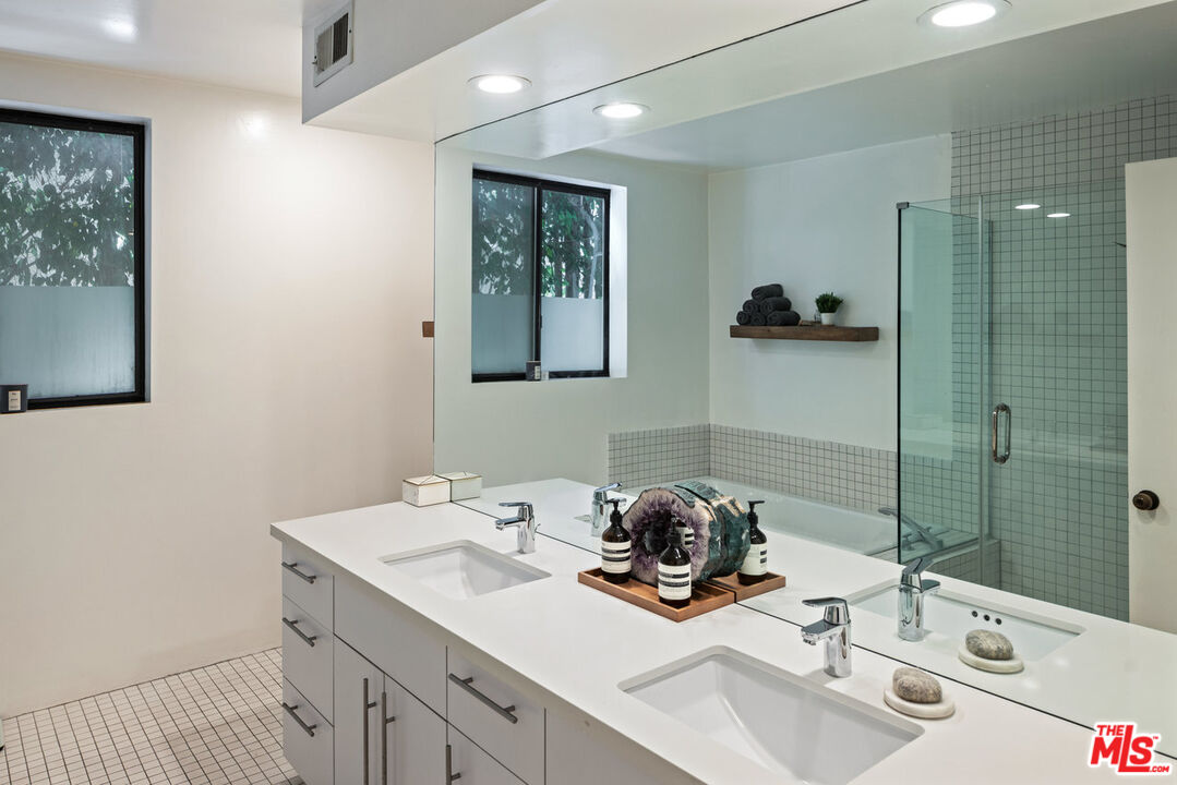 1401 Camden Ave Unit: 5