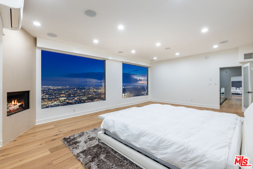 8698 Franklin Ave, Hollywood Hills