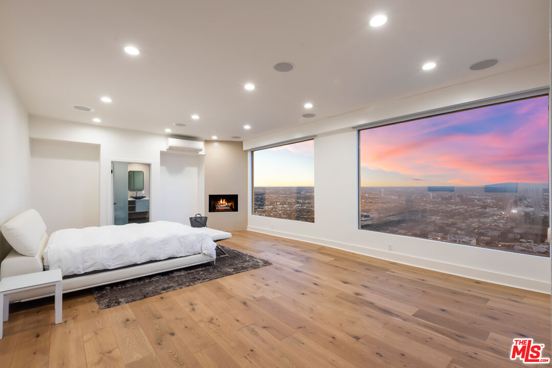 8698 Franklin Ave, Hollywood Hills