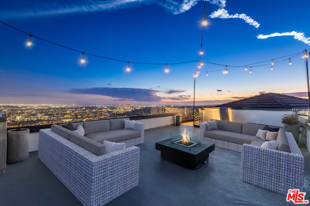 8698 Franklin Ave, Hollywood Hills
