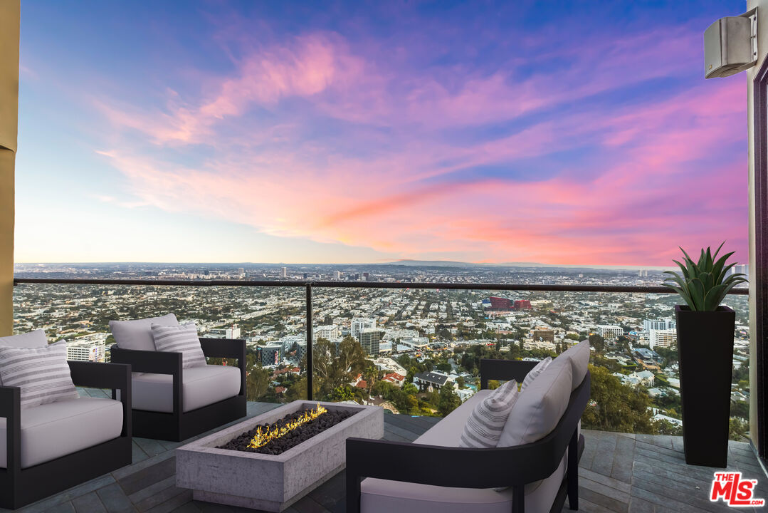 8698 Franklin Ave, Hollywood Hills