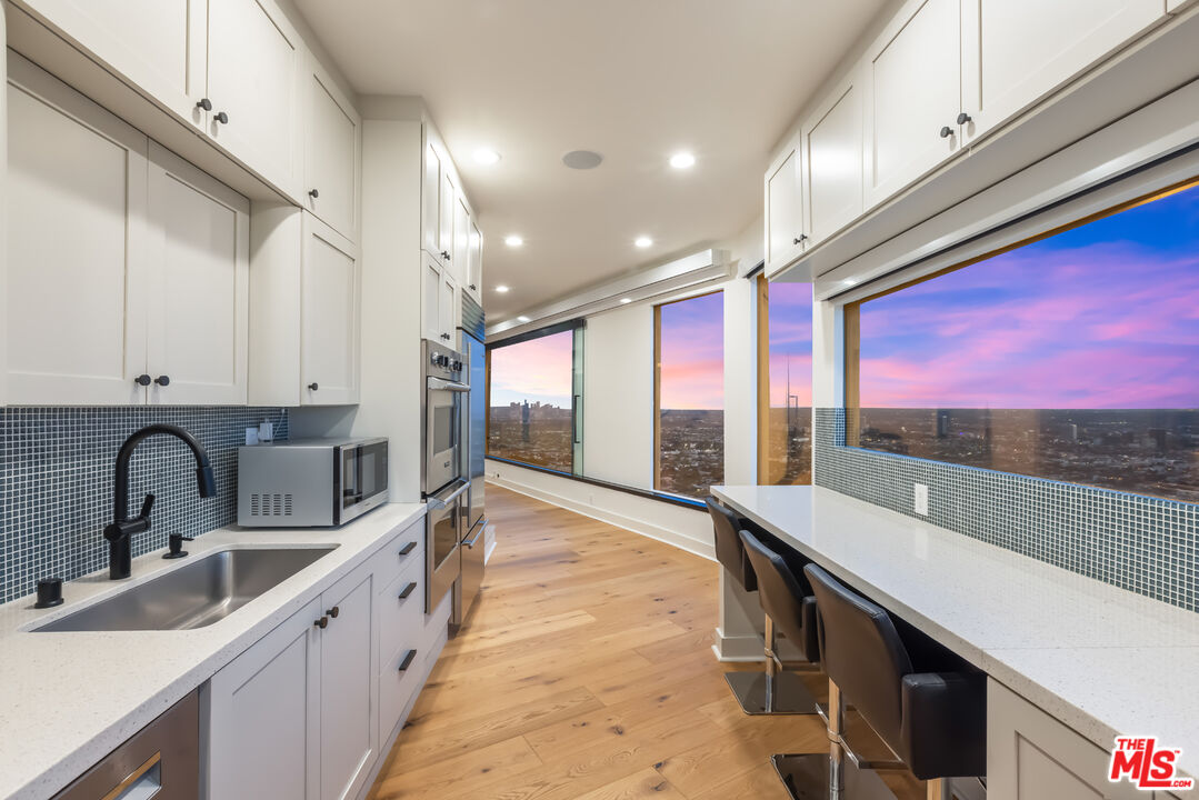 8698 Franklin Ave, Hollywood Hills
