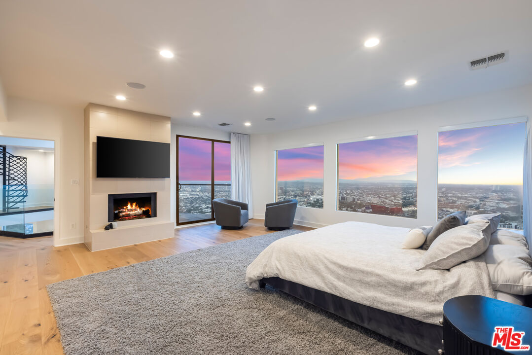 8698 Franklin Ave, Hollywood Hills
