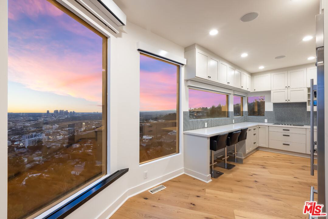 8698 Franklin Ave, Hollywood Hills