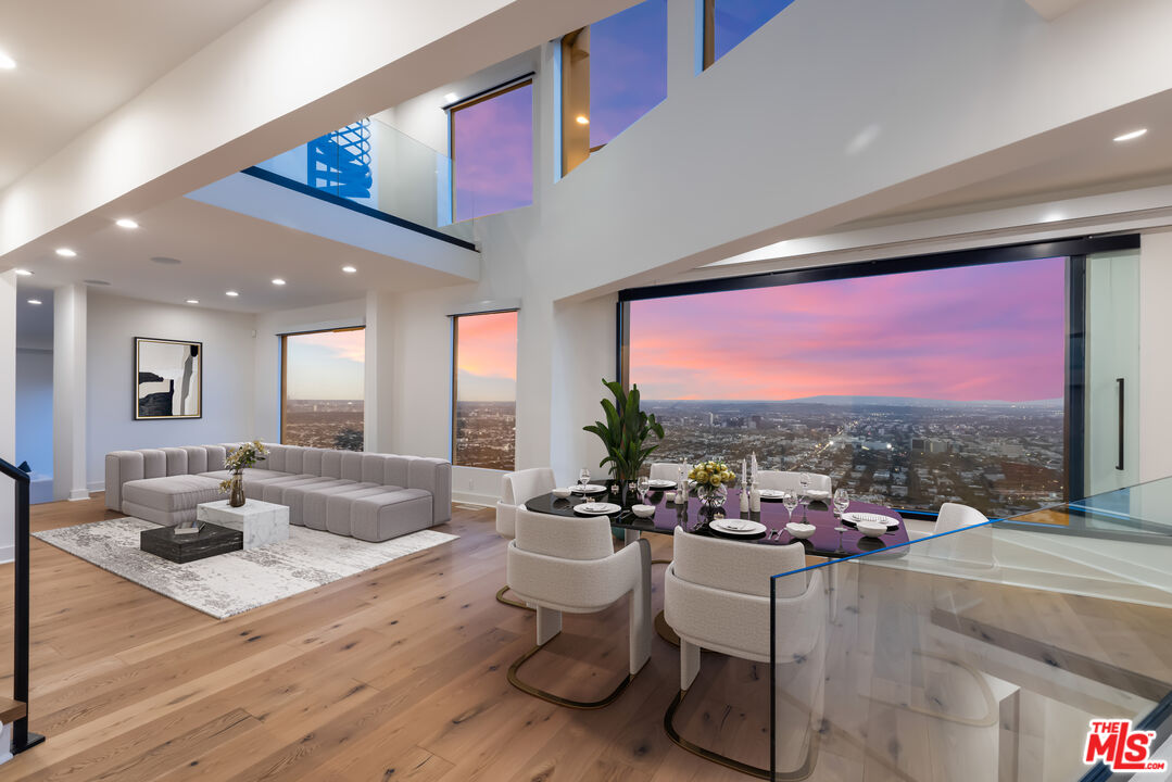 8698 Franklin Ave, Hollywood Hills
