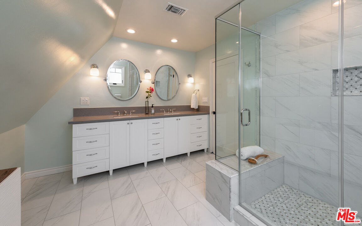 10816 Whipple St, toluca lake