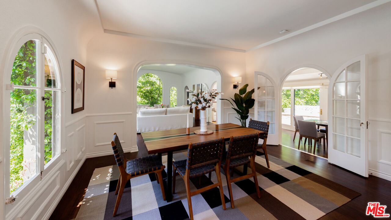 10816 Whipple St, toluca lake