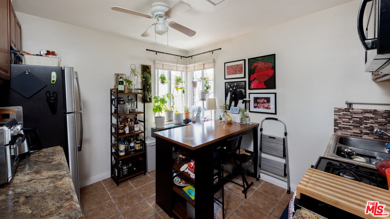 10816 Whipple St, toluca lake