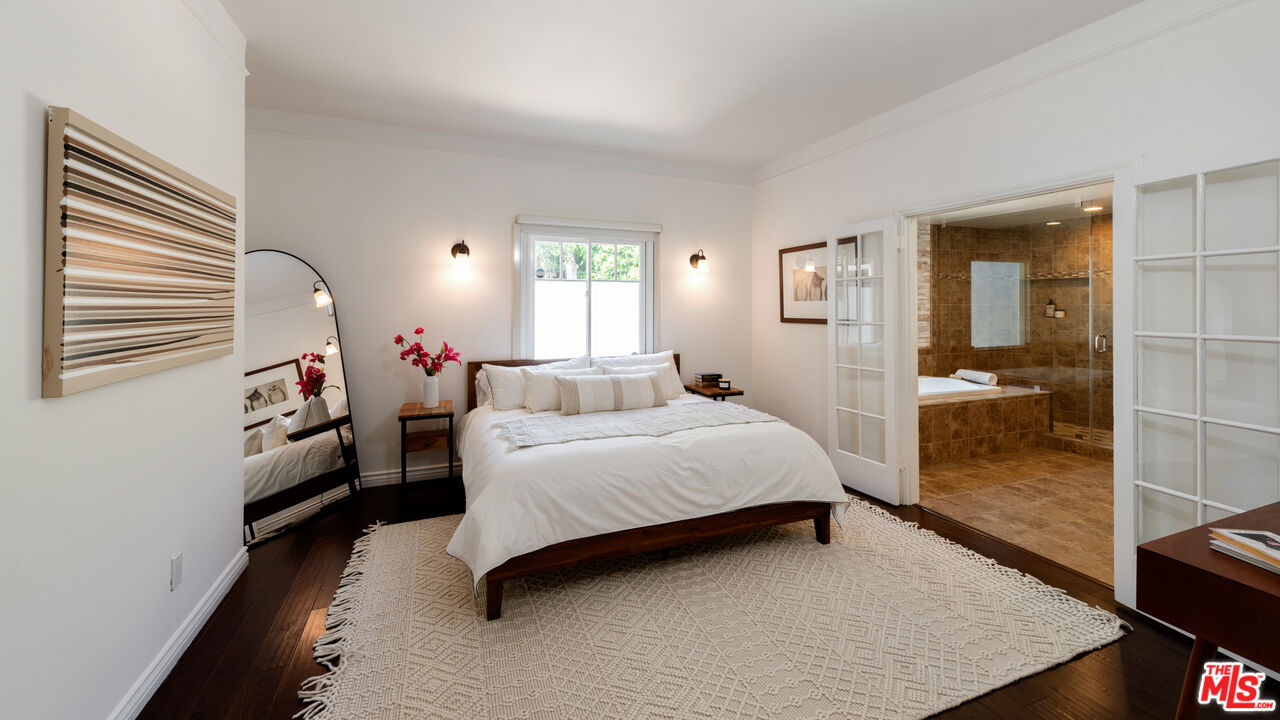 10816 Whipple St, toluca lake