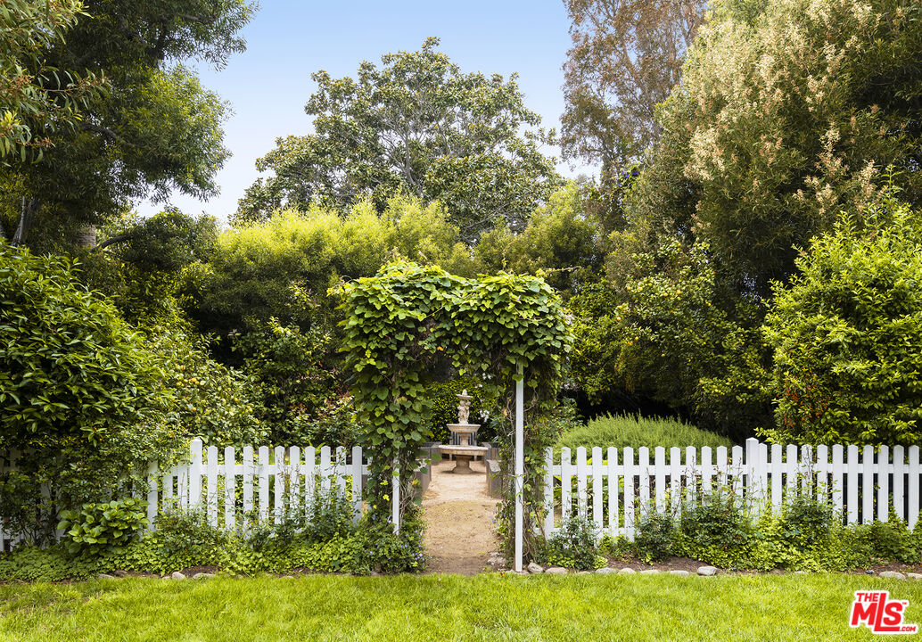 226 Palisades Ave, Santa Monica