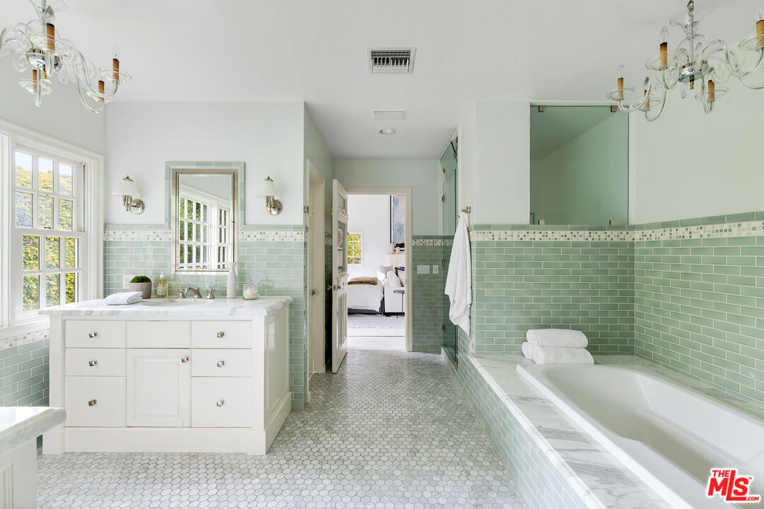 226 Palisades Ave, Santa Monica