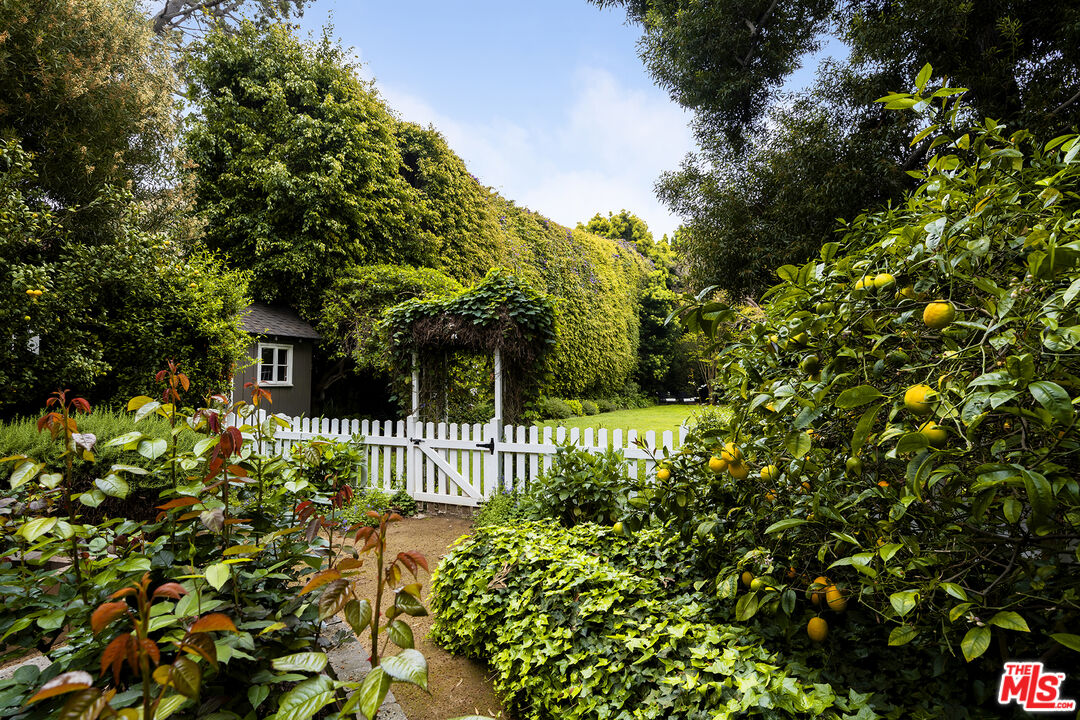 226 Palisades Ave, Santa Monica
