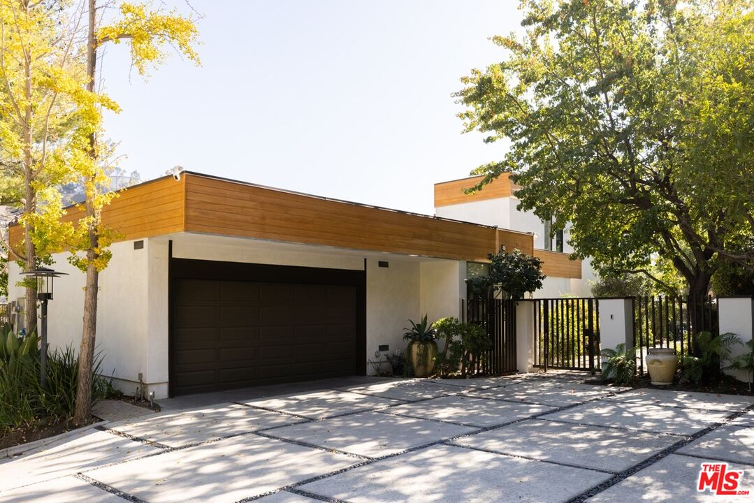 9818 Curwood Pl, Beverly Hills
