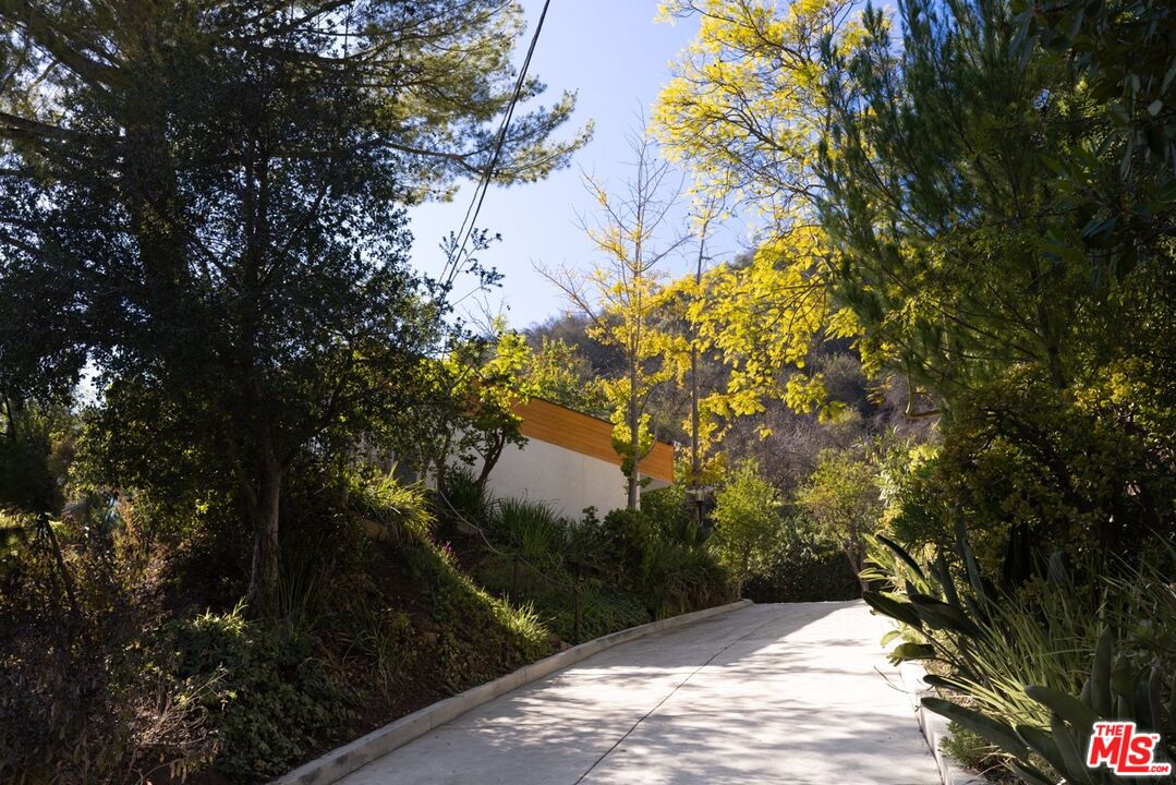 9818 Curwood Pl, Beverly Hills