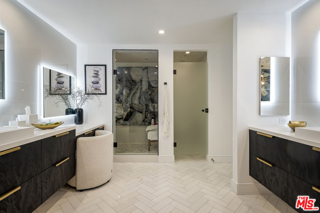 135 S Mccarty Dr Unit: 104