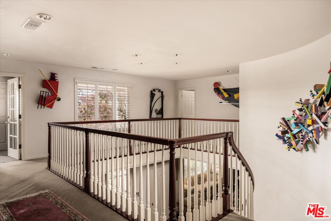 15524 Collina Strada, Bel Air