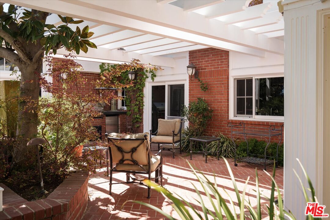 15524 Collina Strada, Bel Air