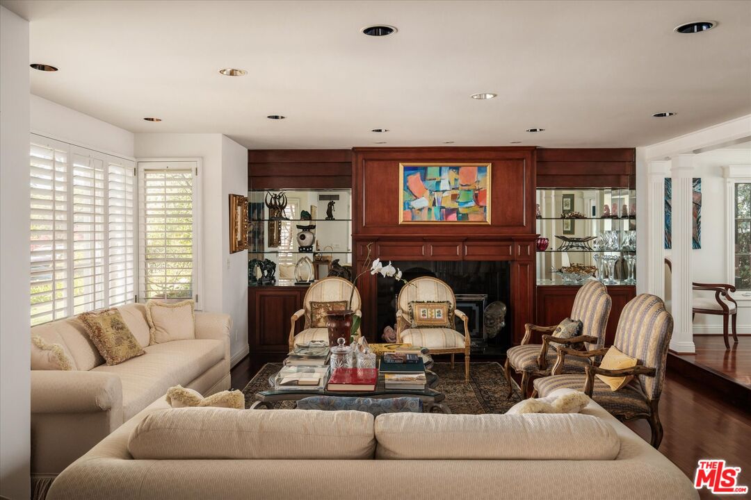 15524 Collina Strada, Bel Air