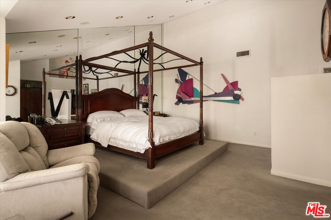 15524 Collina Strada, Bel Air