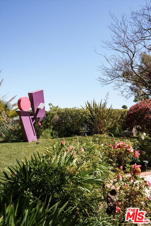 15524 Collina Strada, Bel Air