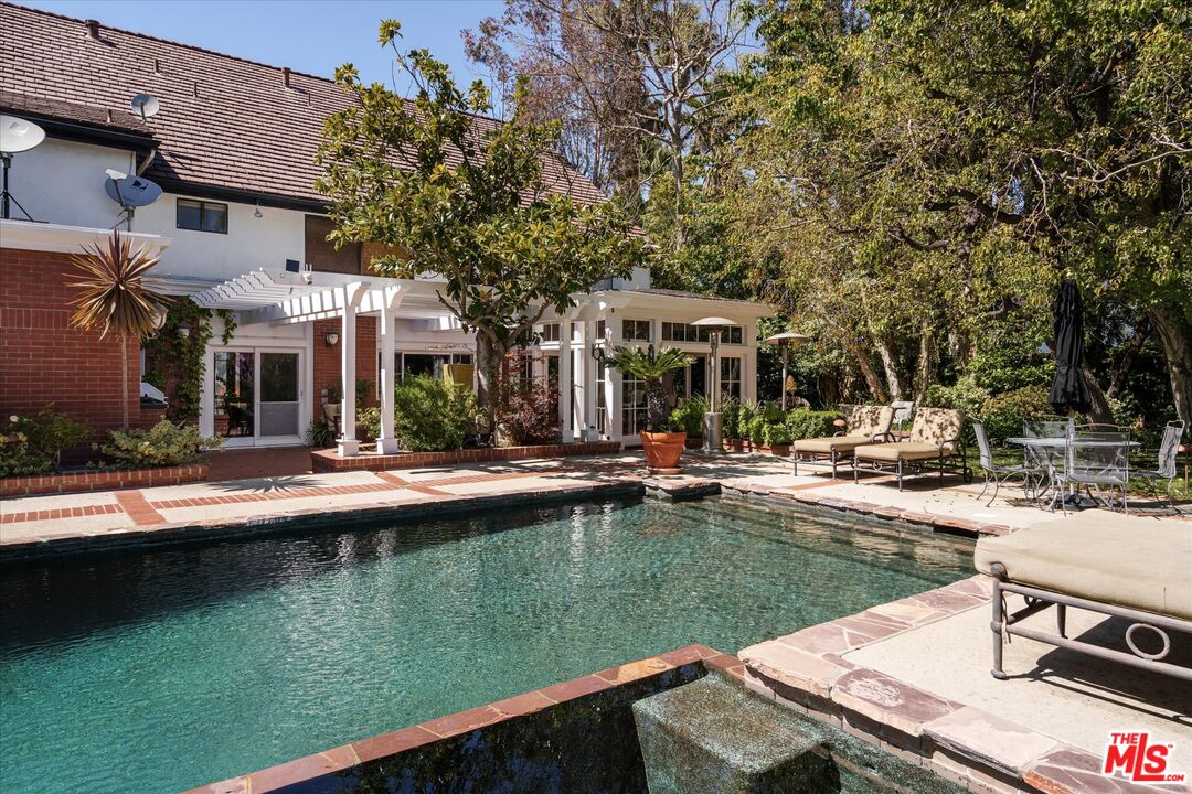 15524 Collina Strada, Bel Air