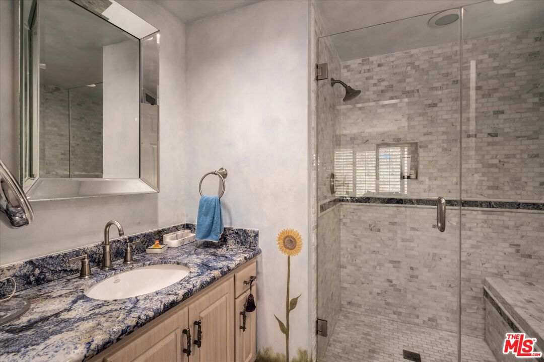 15524 Collina Strada, Bel Air