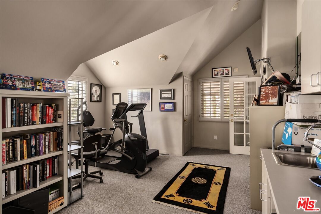 15524 Collina Strada, Bel Air