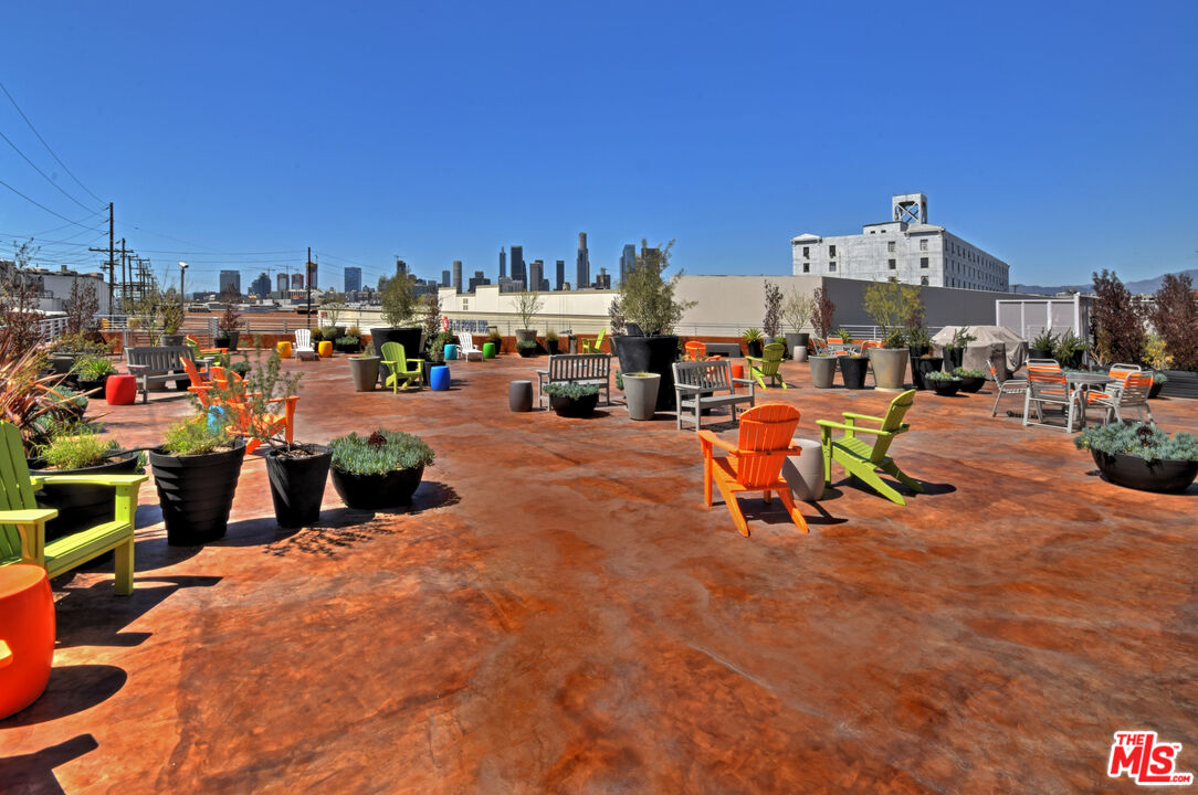 1855 Industrial St Unit: 321