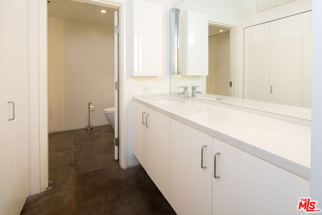 1855 Industrial St Unit: 321