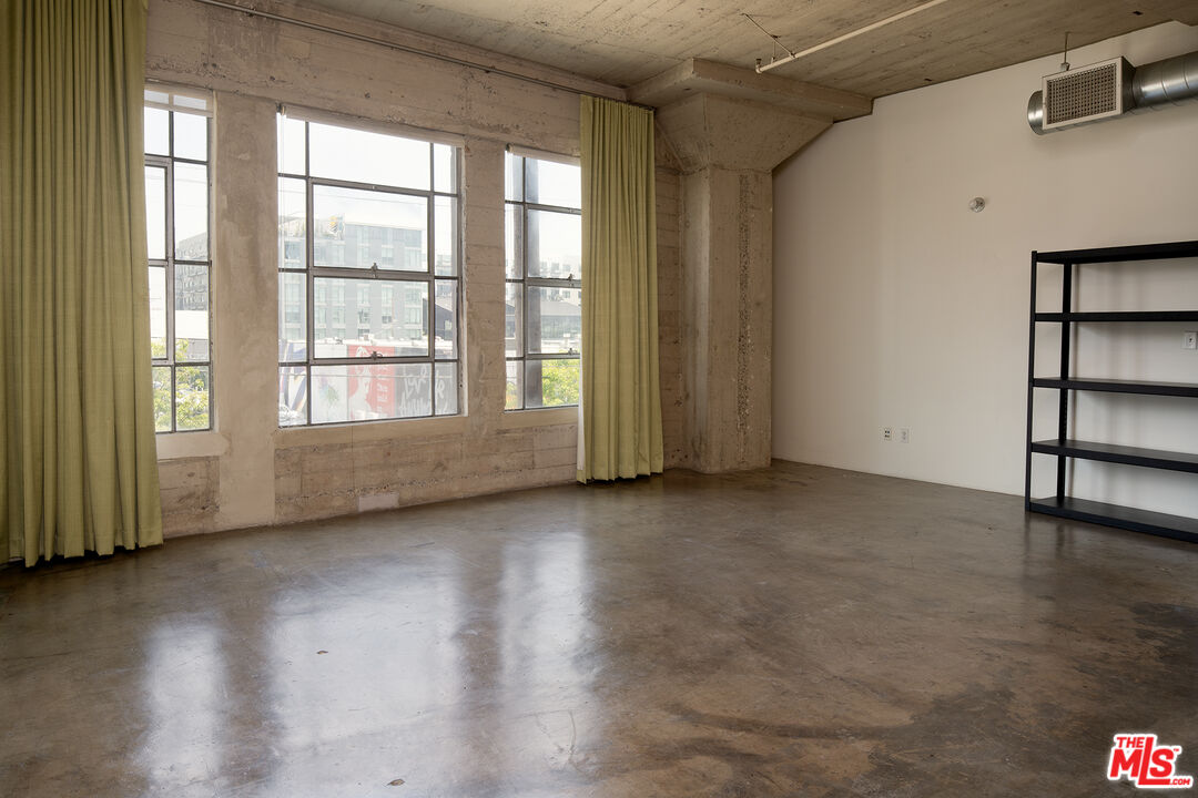 1855 Industrial St Unit: 321
