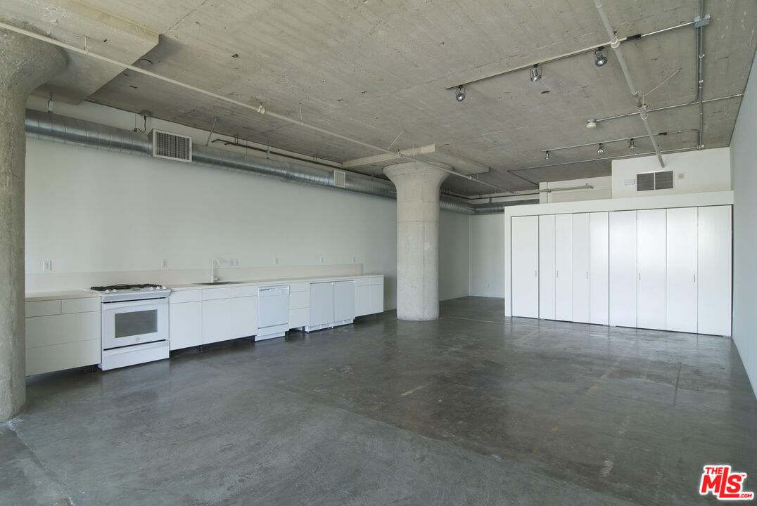 1855 Industrial St Unit: 321