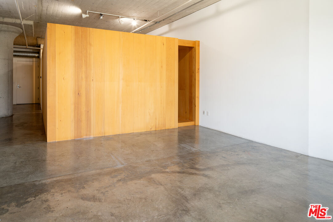 1855 Industrial St Unit: 321