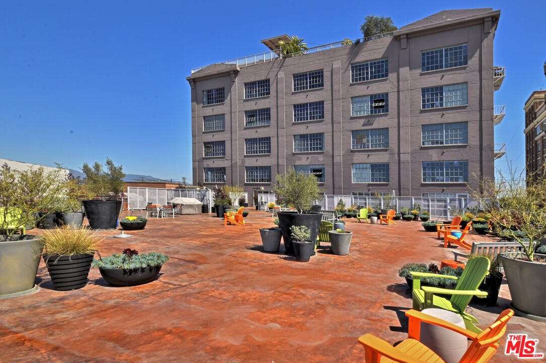 1855 Industrial St Unit: 321
