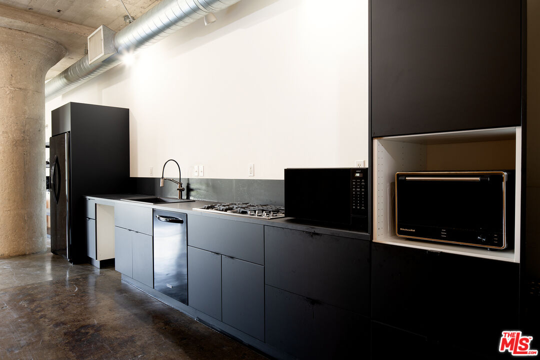 1855 Industrial St Unit: 321