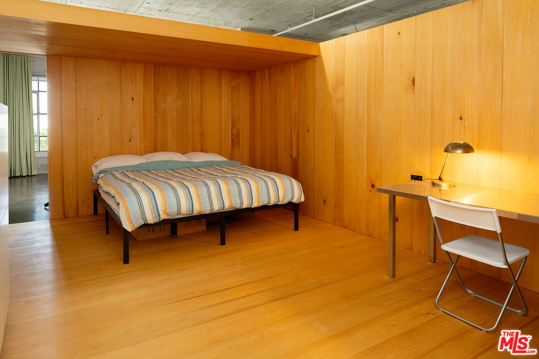 1855 Industrial St Unit: 321