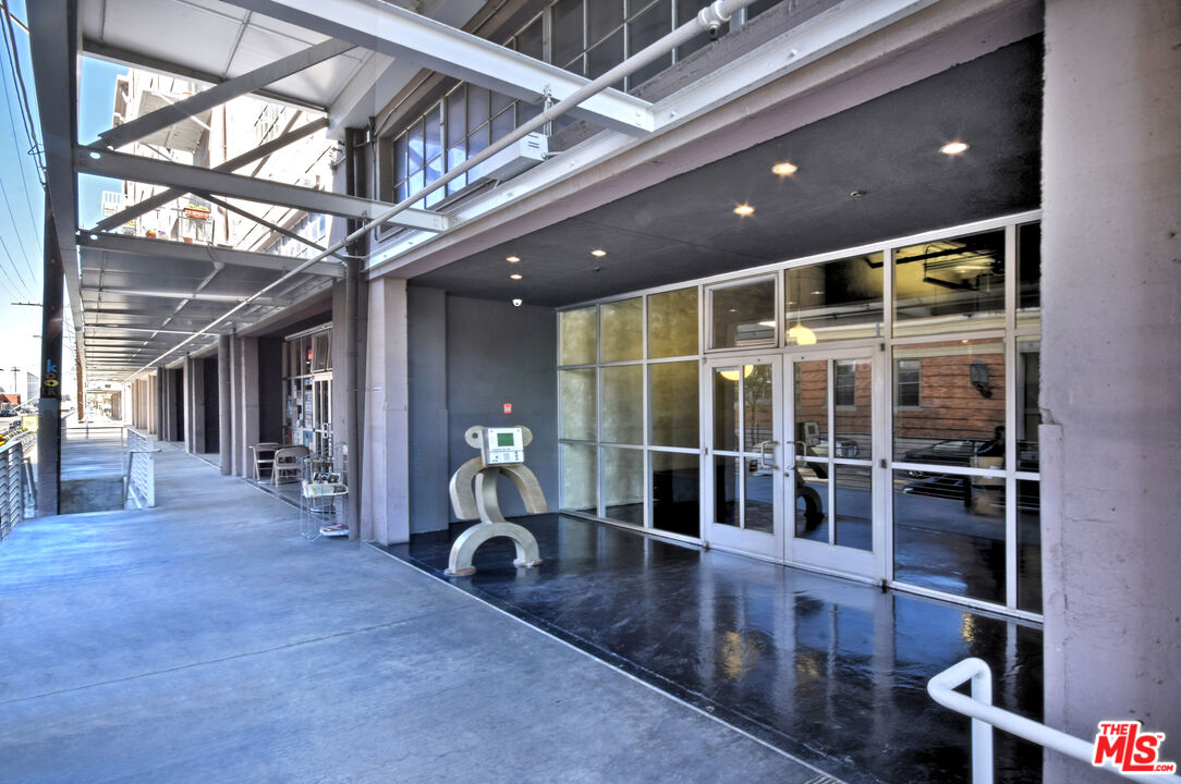 1855 Industrial St Unit: 321