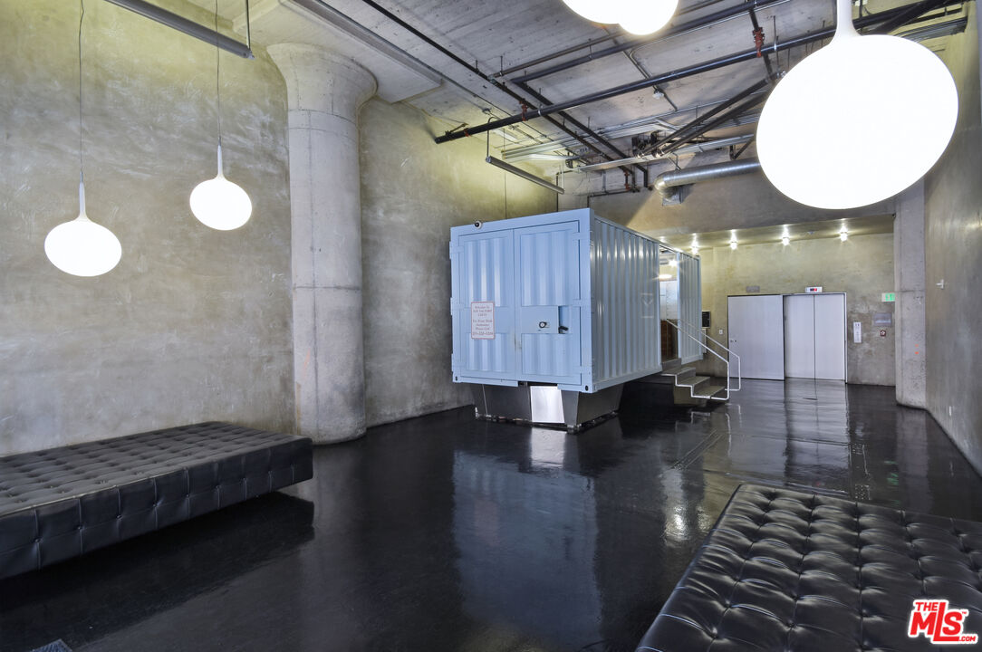 1855 Industrial St Unit: 321