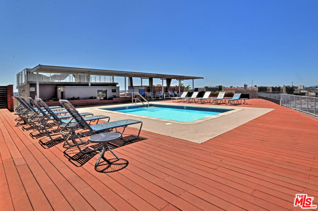 1855 Industrial St Unit: 321