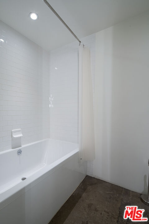 1855 Industrial St Unit: 321