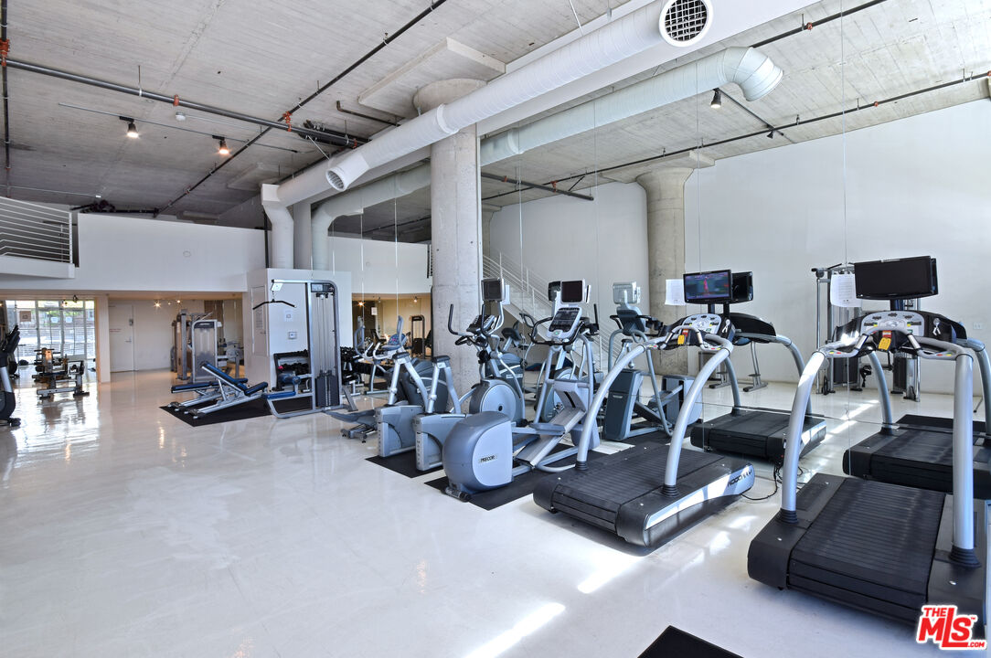 1855 Industrial St Unit: 321