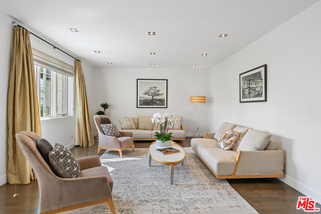 443 N Palm Dr Unit: 302